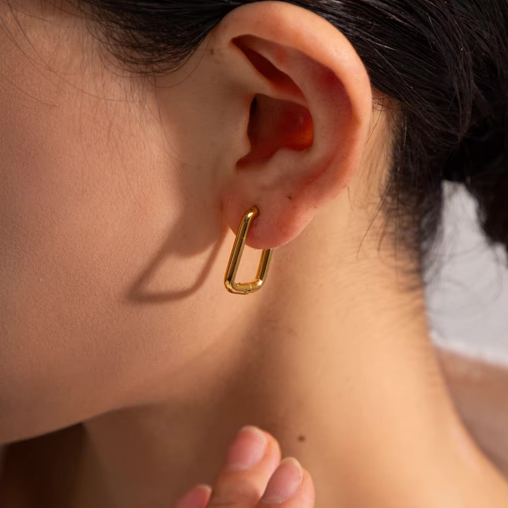 Modern U-Hoops in Gold