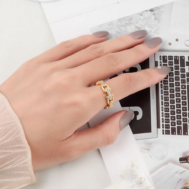 Luxe Radiance Gold Ring