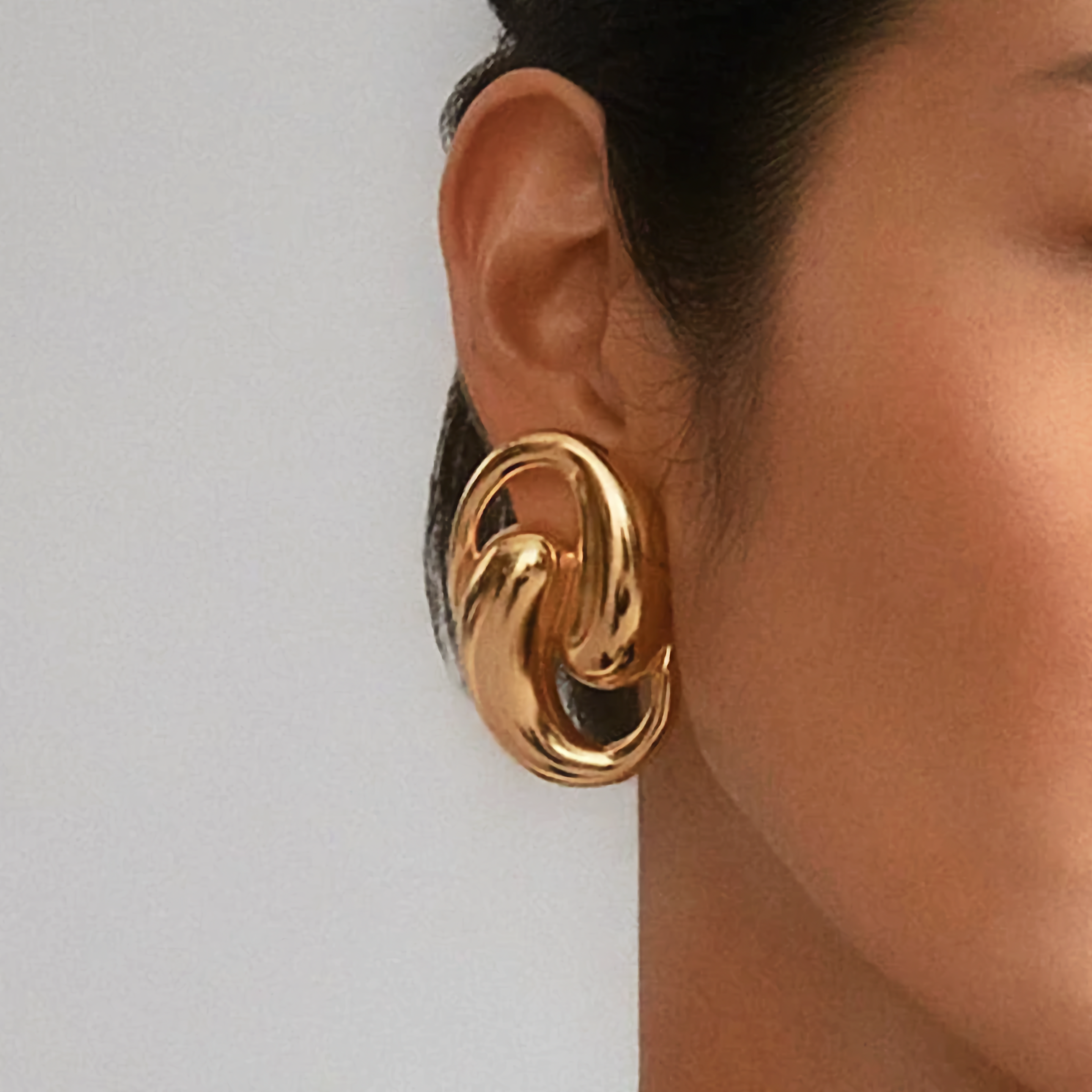 Chic Water Drop Earrings - Gold