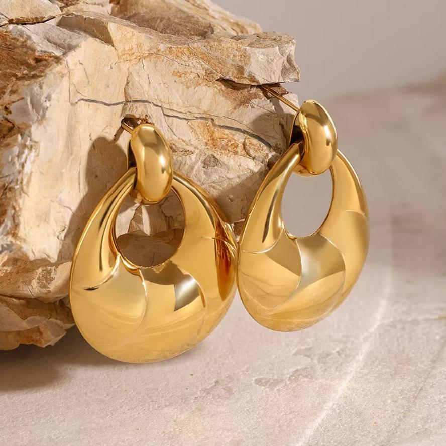 Serene Gold Curve Earrings