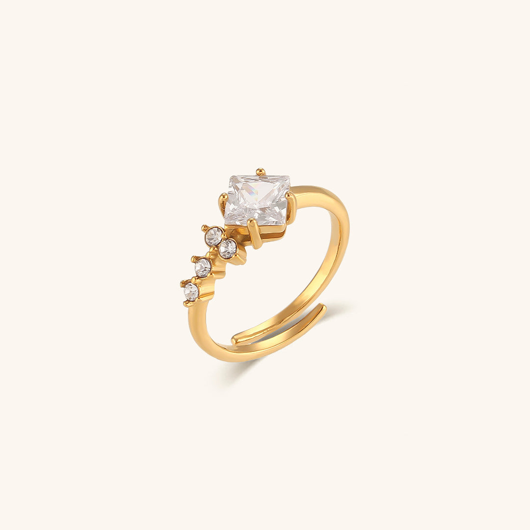 Glimmering Alaia Gold Ring
