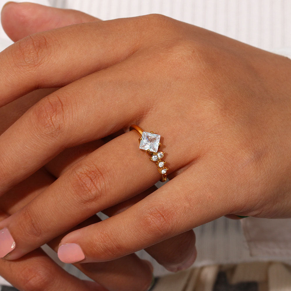 Glimmering Alaia Gold Ring