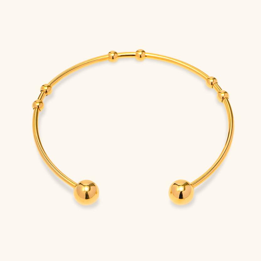 Elegant Gold Bangle - Minimalist Radiance
