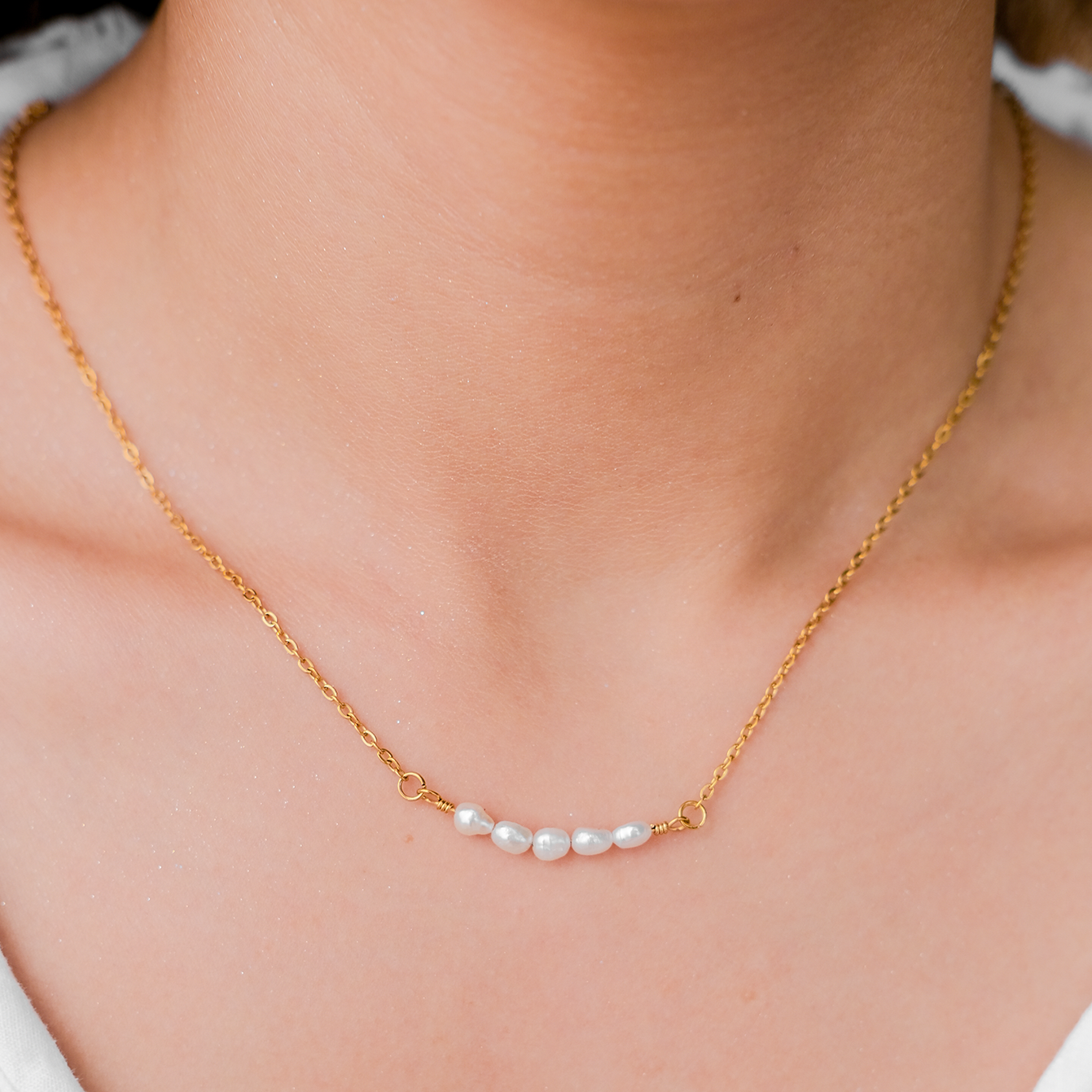 Elegant Pearl & Gold Chain Necklace