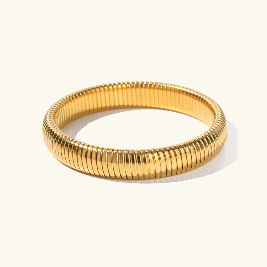 Radiant Gold Circle Bracelet