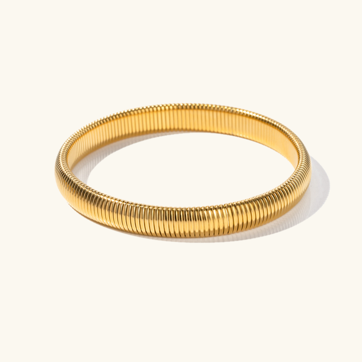 Radiant Gold Circle Bracelet