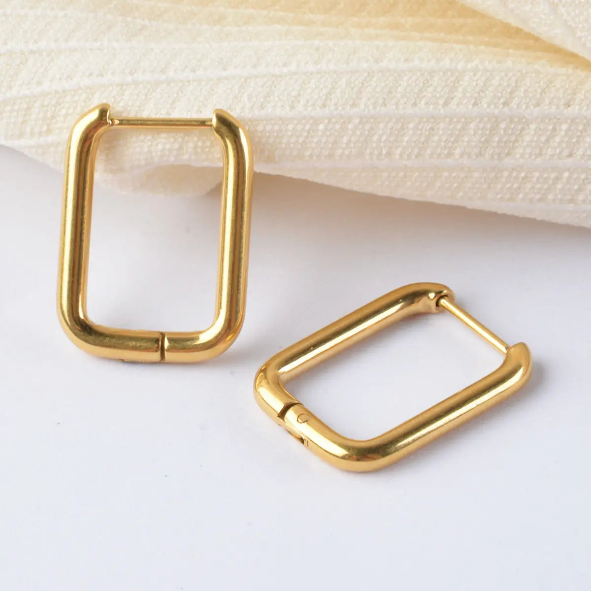 Modern U-Hoops in Gold
