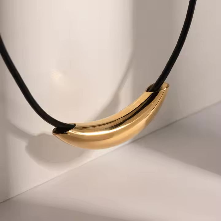 Radiant Gold Curve Necklace