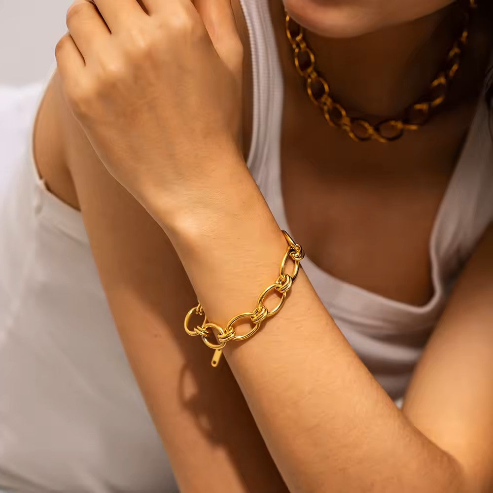 Elegant Gold Chain Bracelet