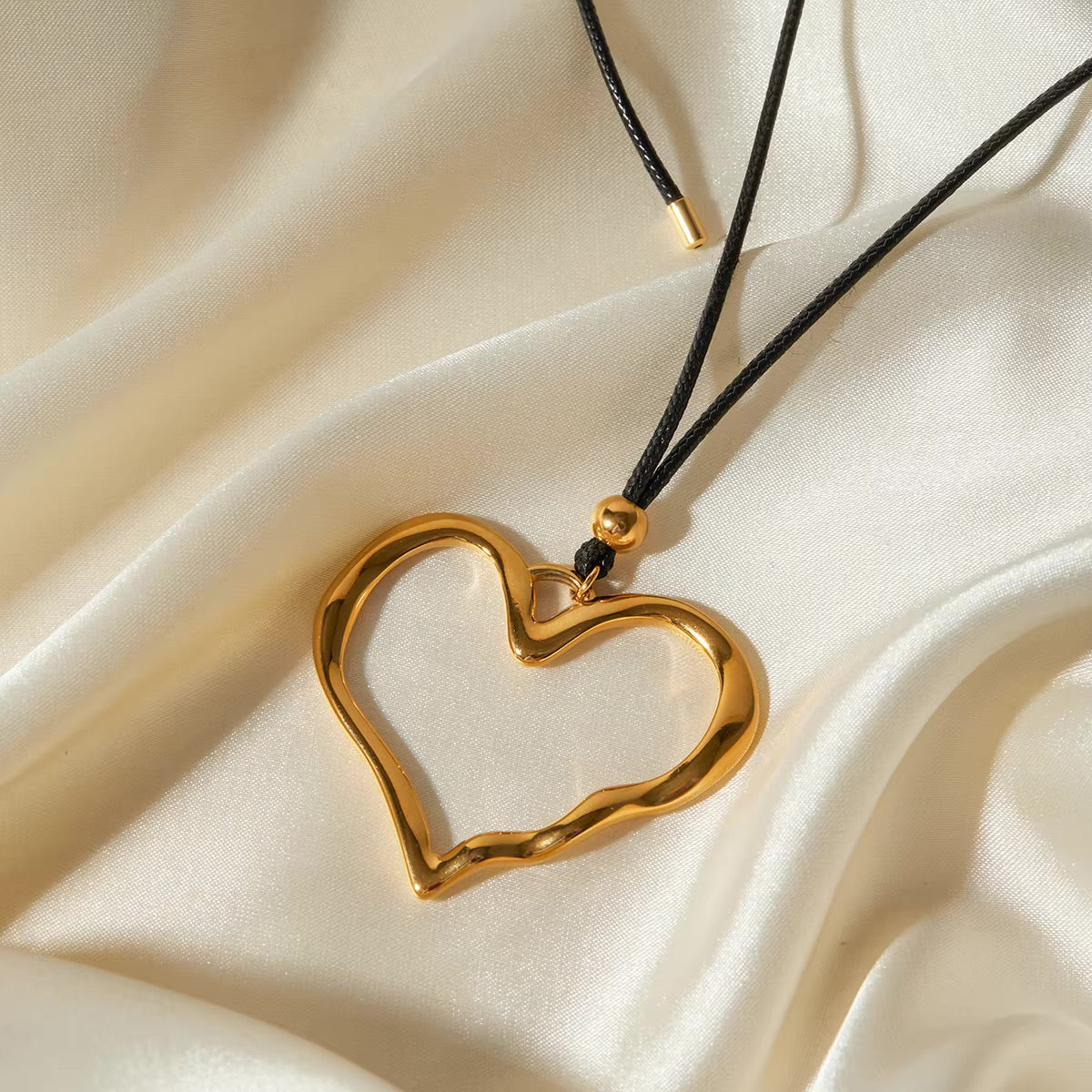 Modern Gold Heart Rope Necklace