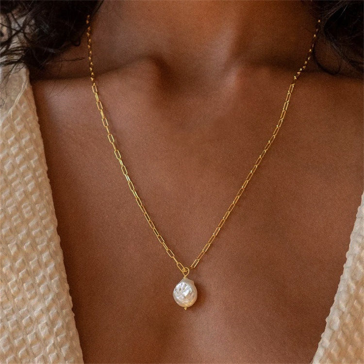 Elegant Pearl Radiance Necklace