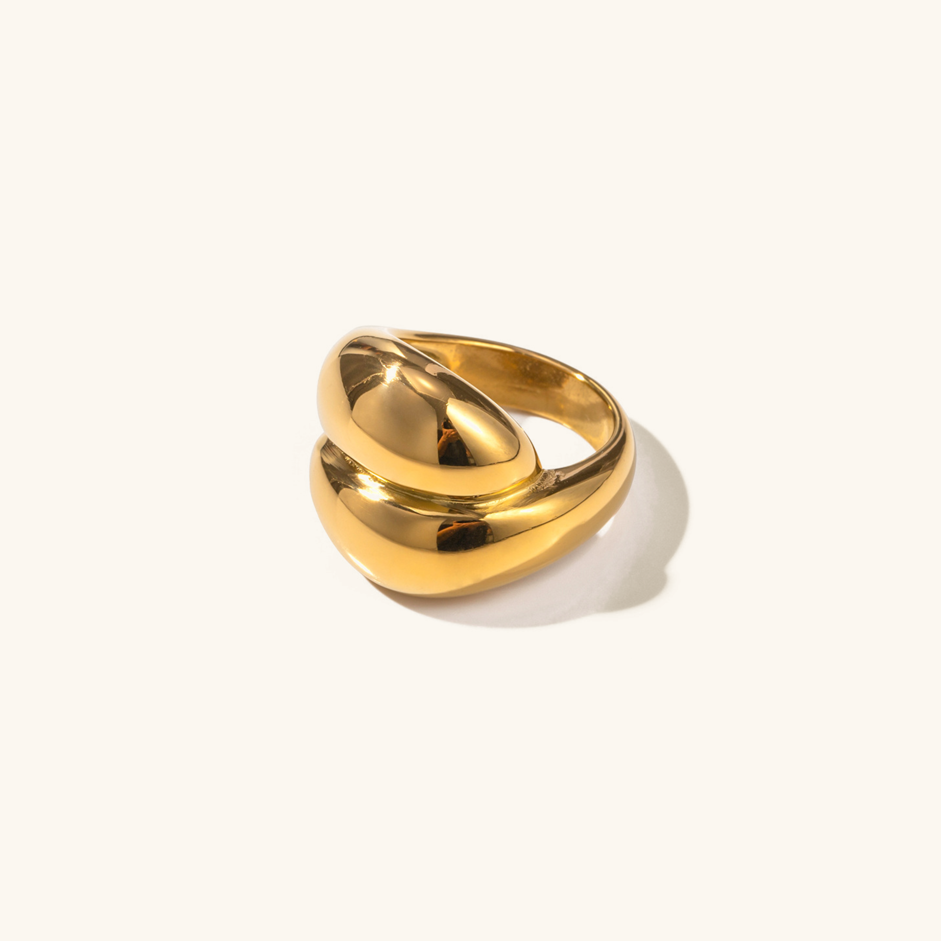Elegant Gold Twisted Band Ring