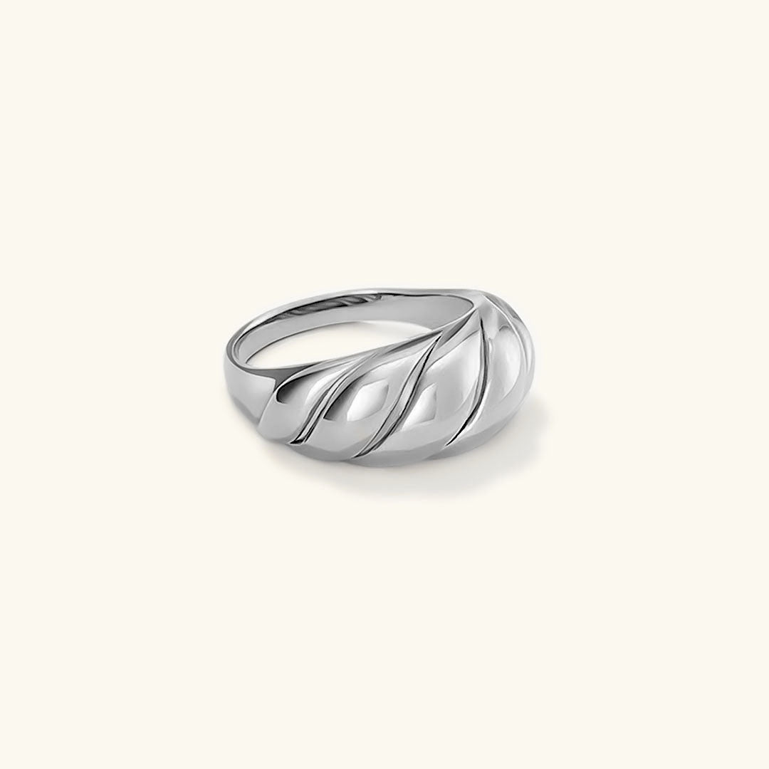 Elegant Gold Croissant Band Ring