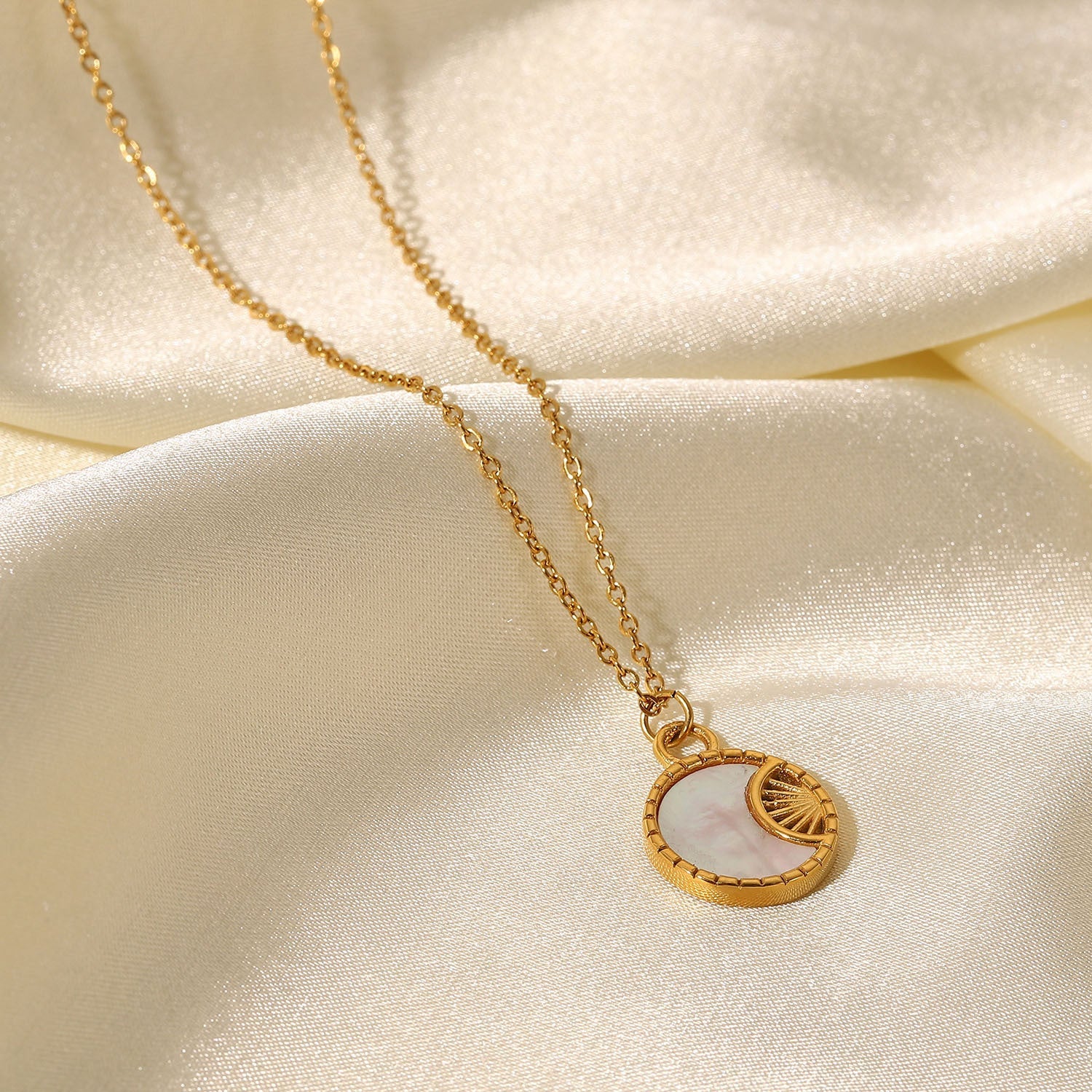 Geometric Pearl Radiance Necklace