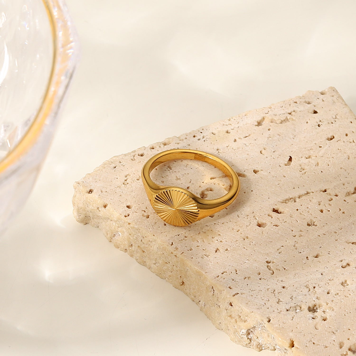 Cyna Radiant Gold Ring
