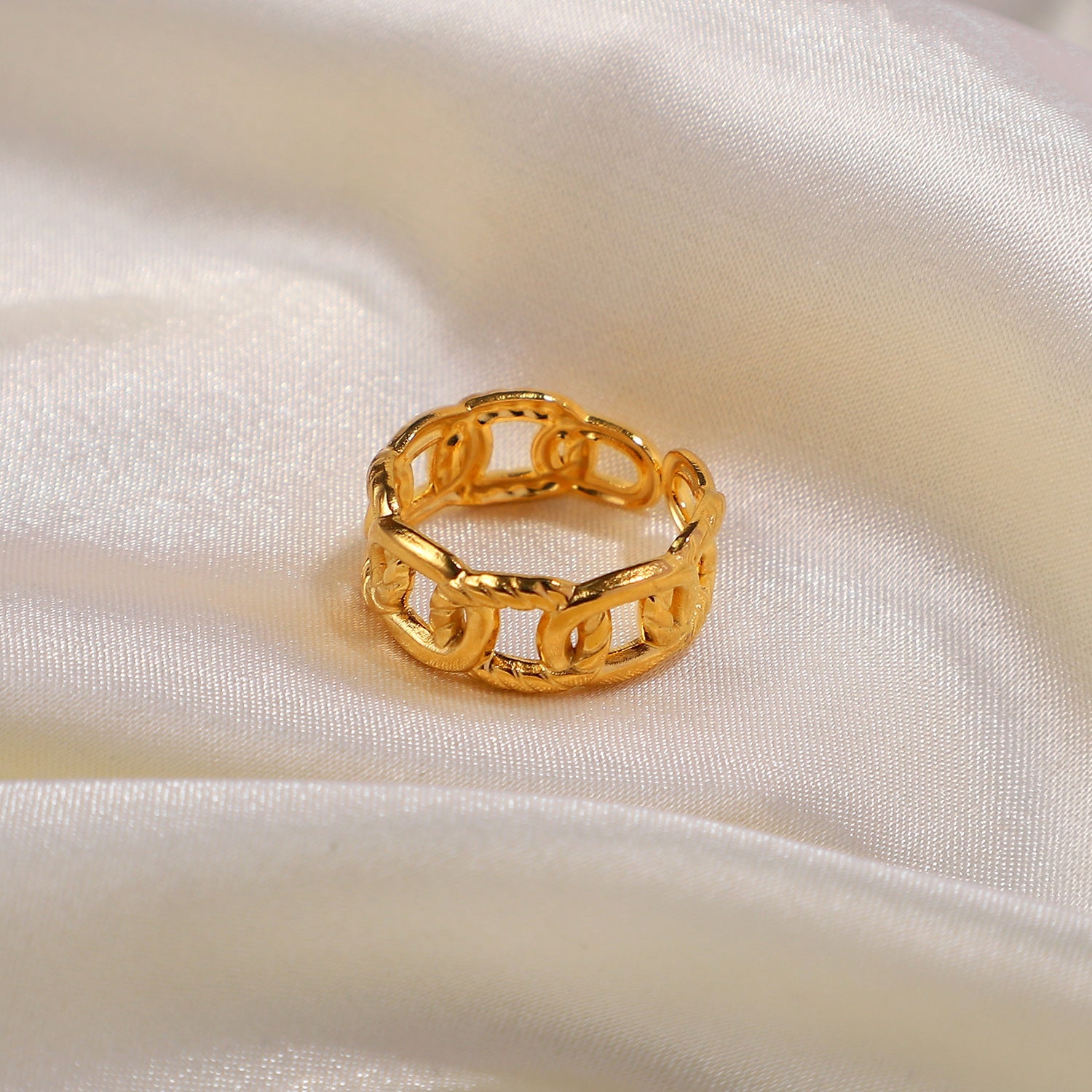 Radiant Gold Chain Ring
