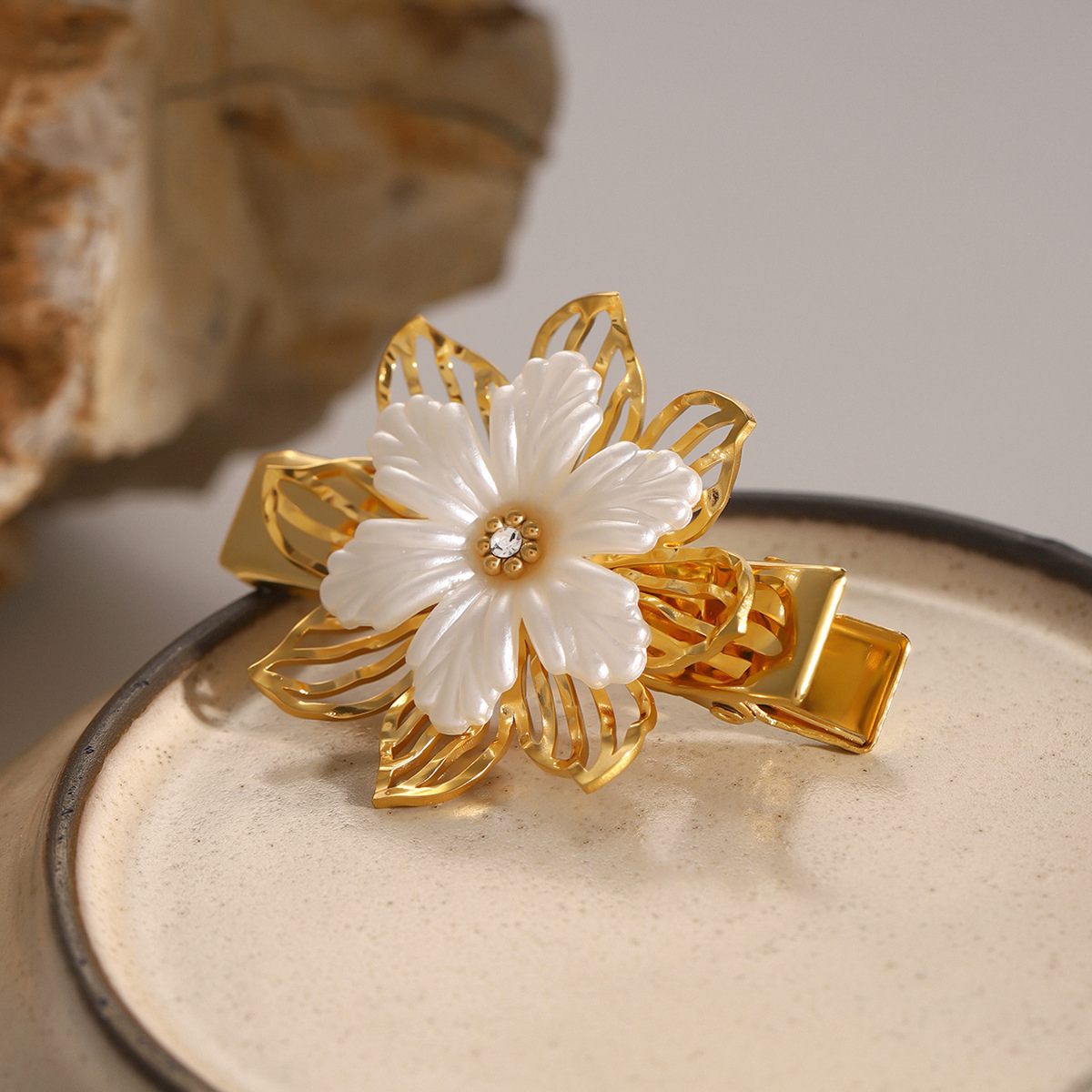 Elegant Pearl Petal Hair Pin