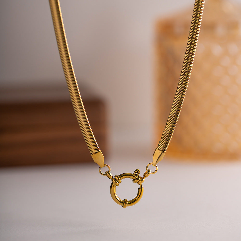 Elegant Gold Pendant Necklace