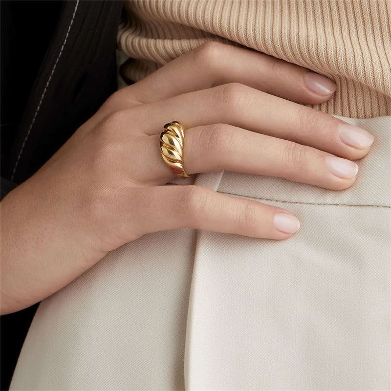 Elegant Gold Croissant Band Ring