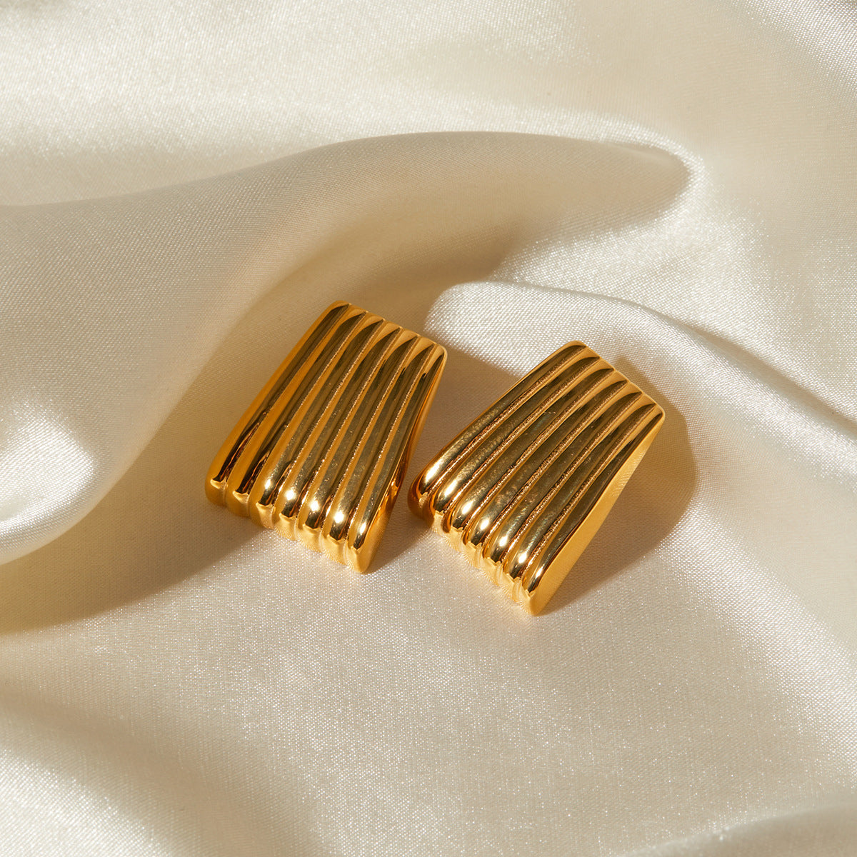 Aria Gold Bar Studs