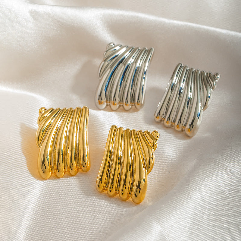 Alisa Elegant Gold Earrings