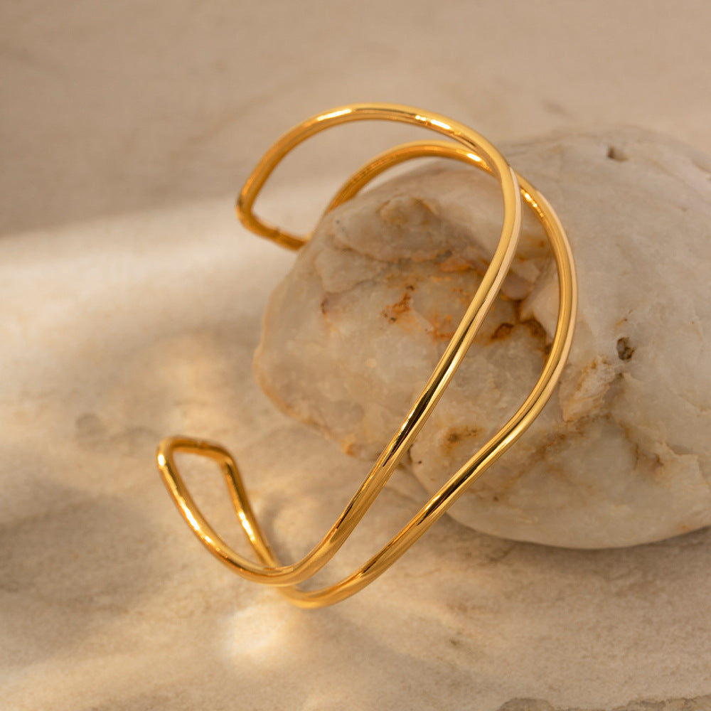 Aura Gold Intertwined Bracelet