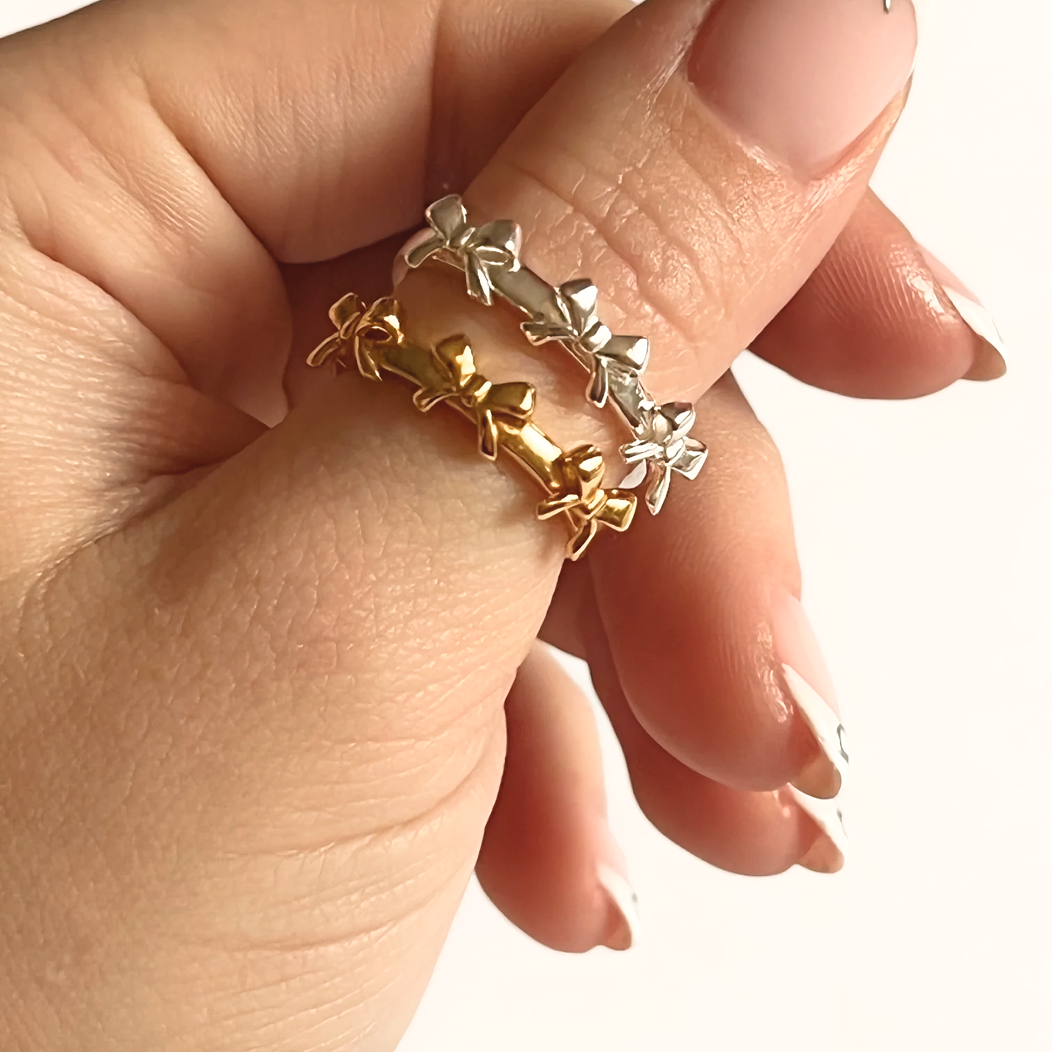 Chic Bow Ring in Yellow Gold