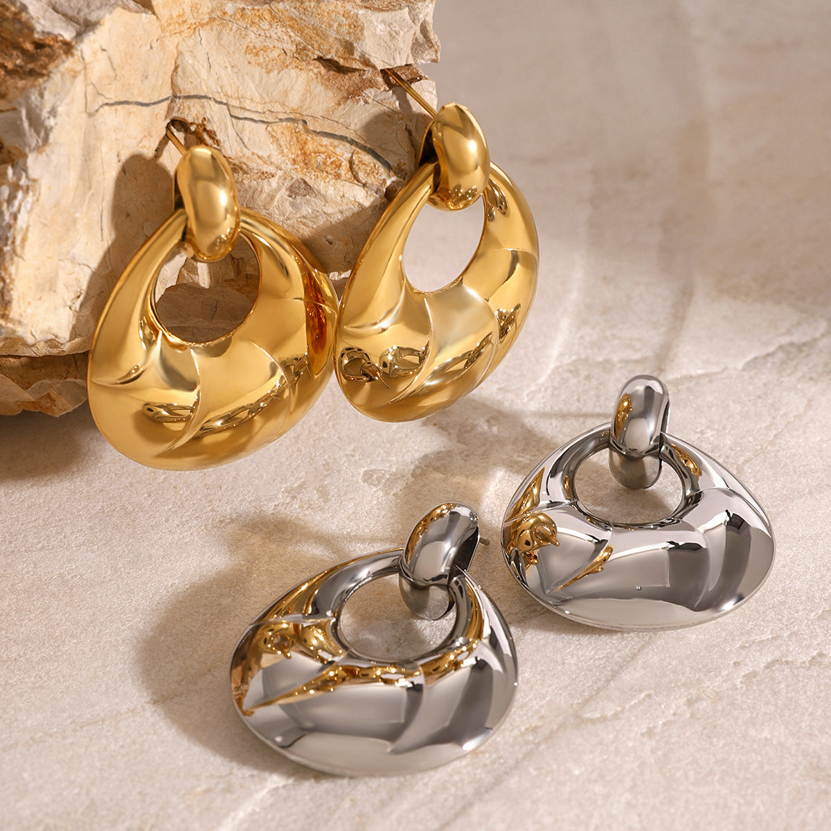 Serene Gold Curve Earrings