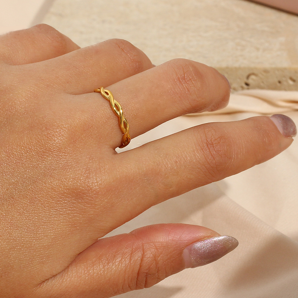 Luna Twist Gold Ring