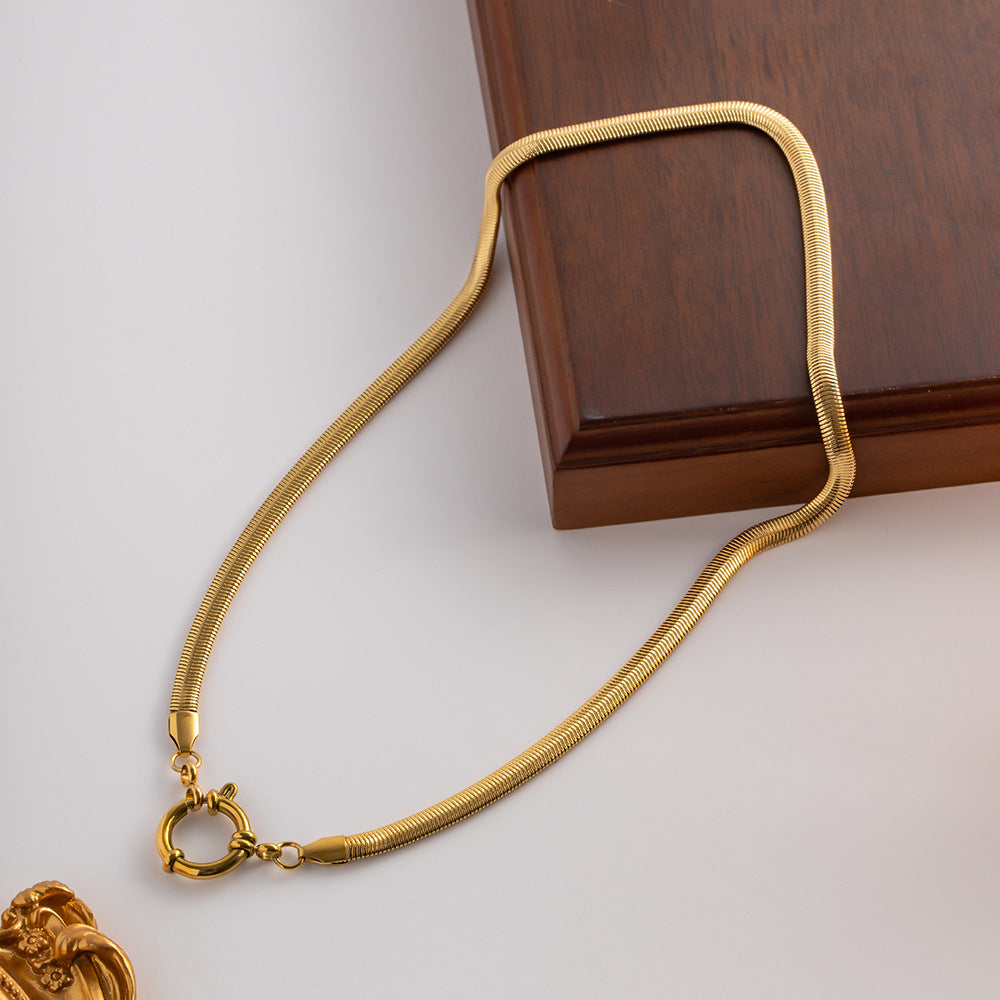 Elegant Gold Pendant Necklace