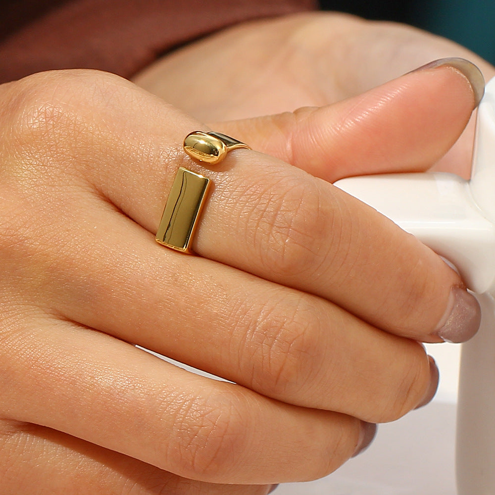 Luxe Cadenza Gold Band