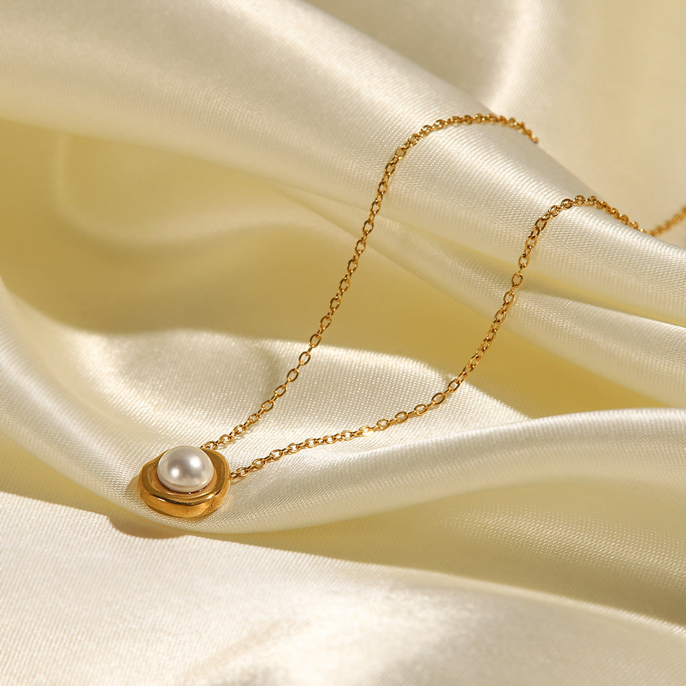 Gold Pearl Elegance Necklace