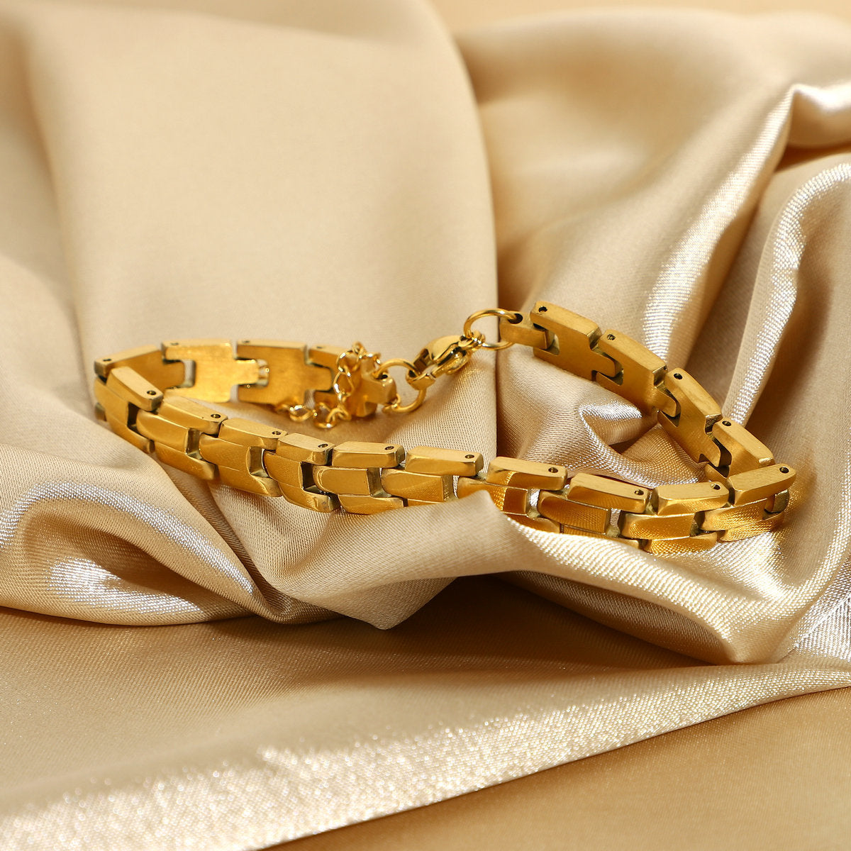 Radiant Gold Chain Bracelet