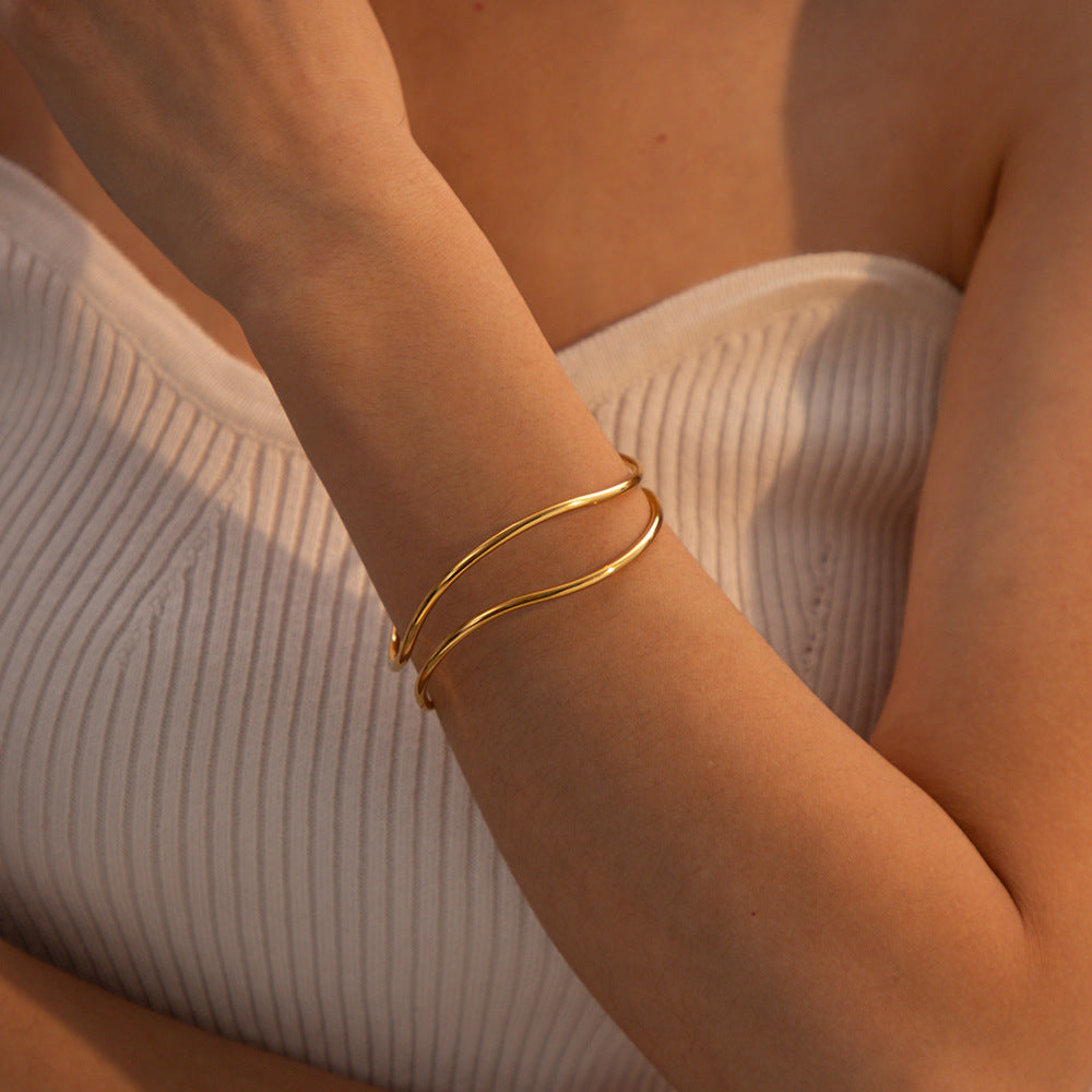 Aura Gold Intertwined Bracelet