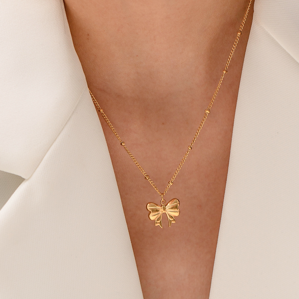 Elegant Ribbon Gold Necklace