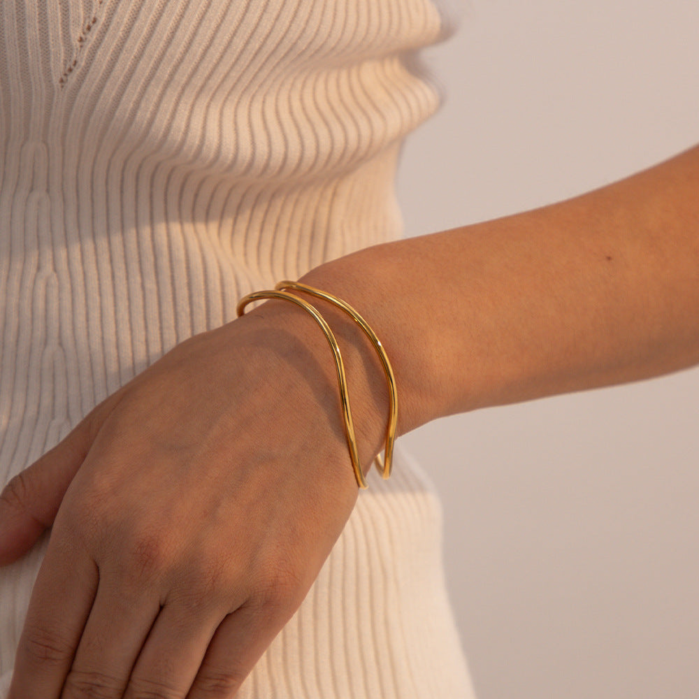 Aura Gold Intertwined Bracelet