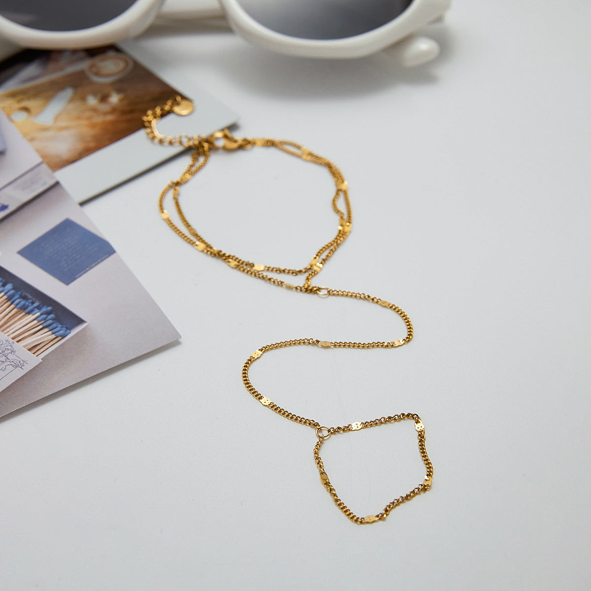 Mimi Shimmering Hand Chain