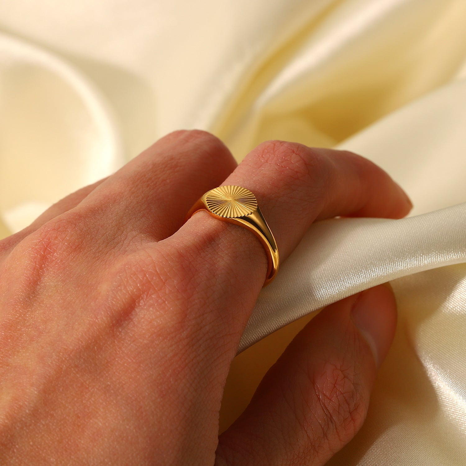 Cyna Radiant Gold Ring