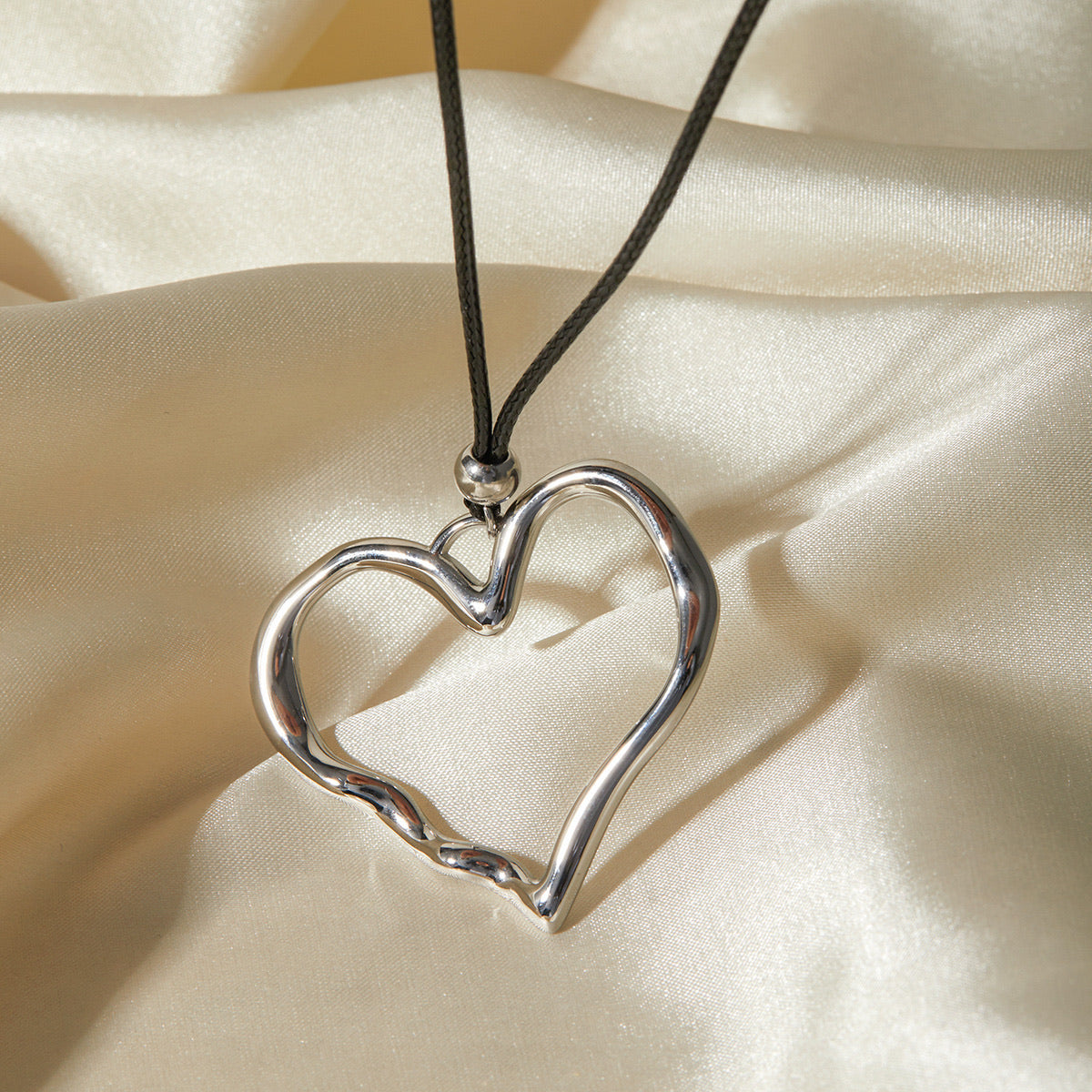 Modern Gold Heart Rope Necklace