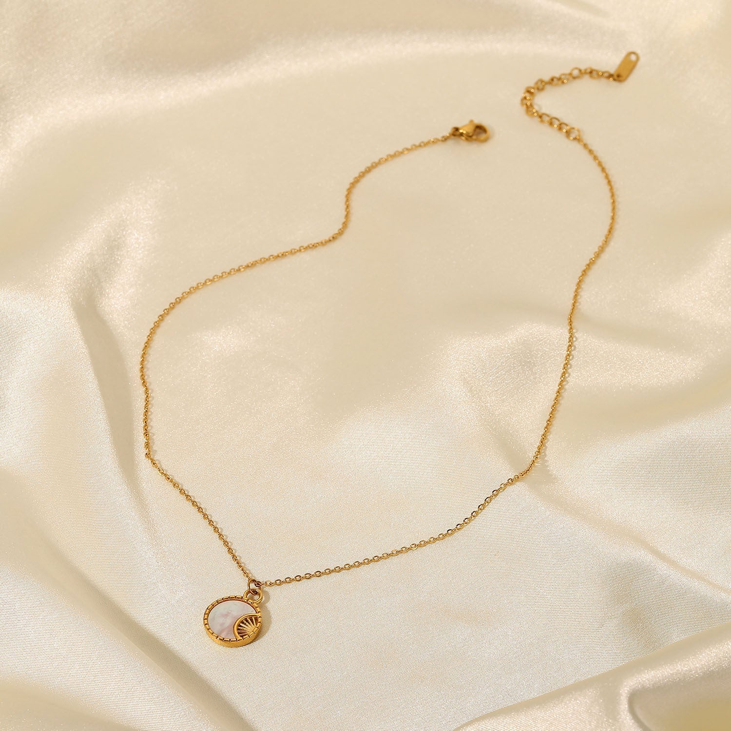 Geometric Pearl Radiance Necklace