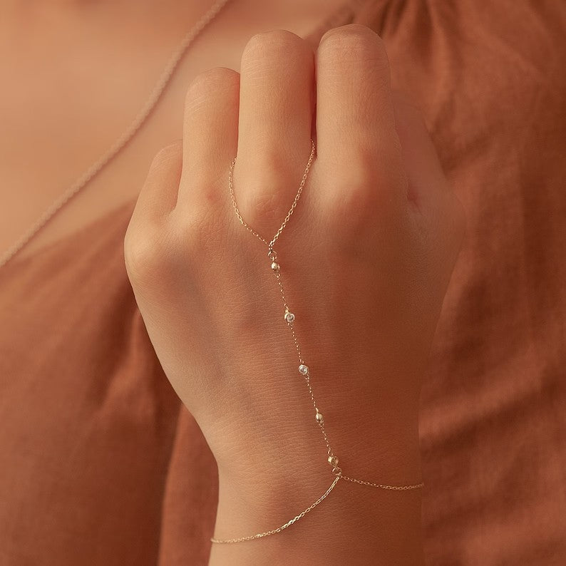 Evelyne Refined Gold Chain Bracelet