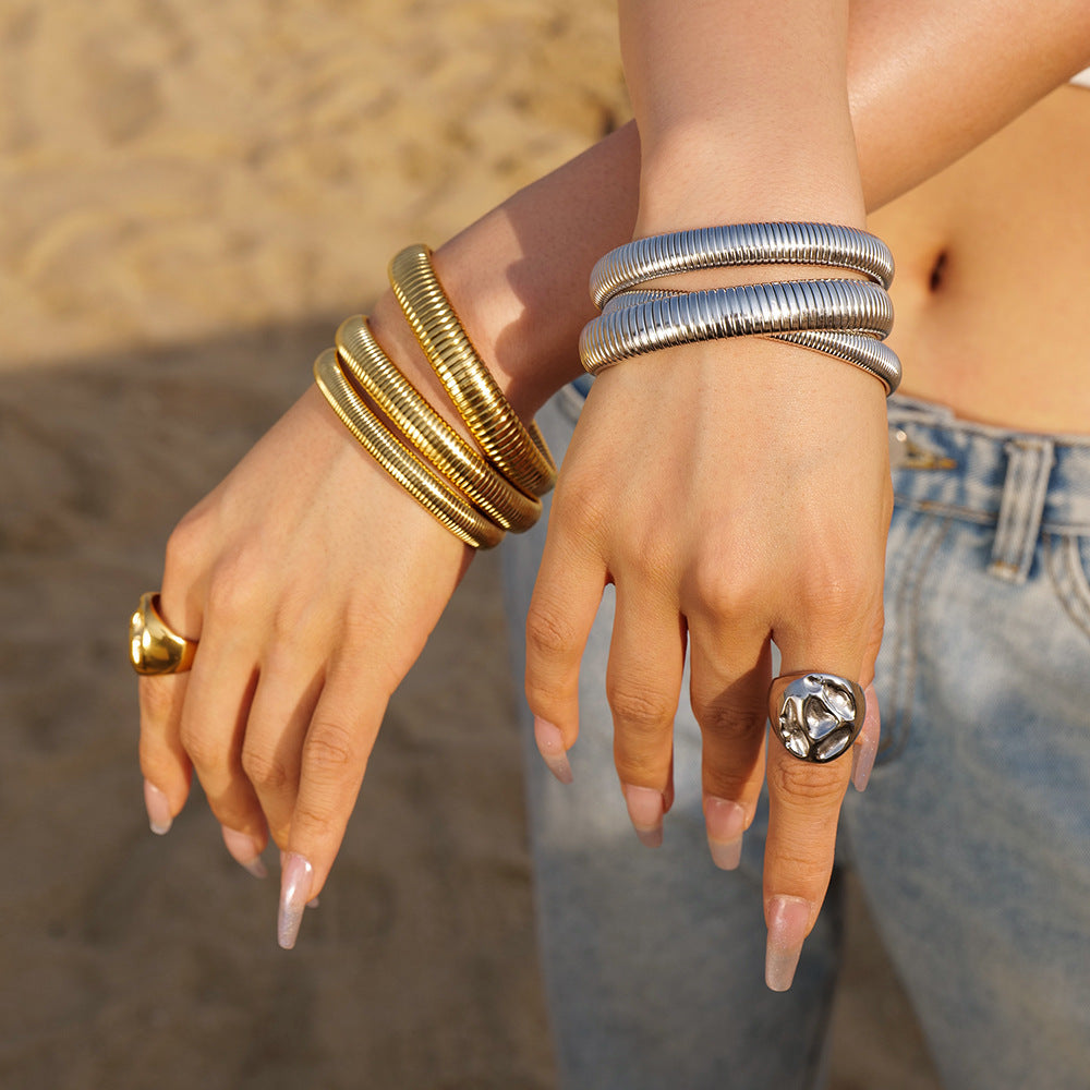 Radiant Gold Circle Bracelet