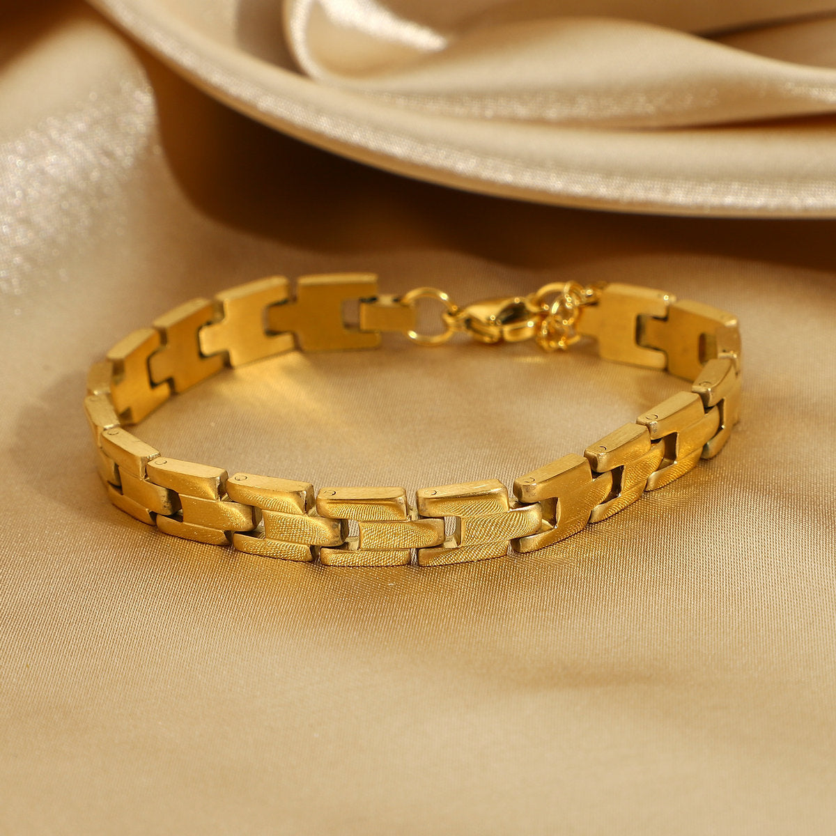 Radiant Gold Chain Bracelet