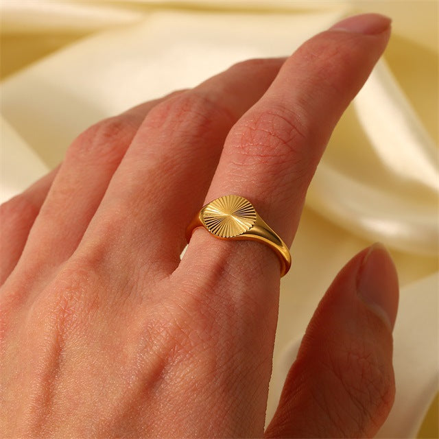 Cyna Radiant Gold Ring