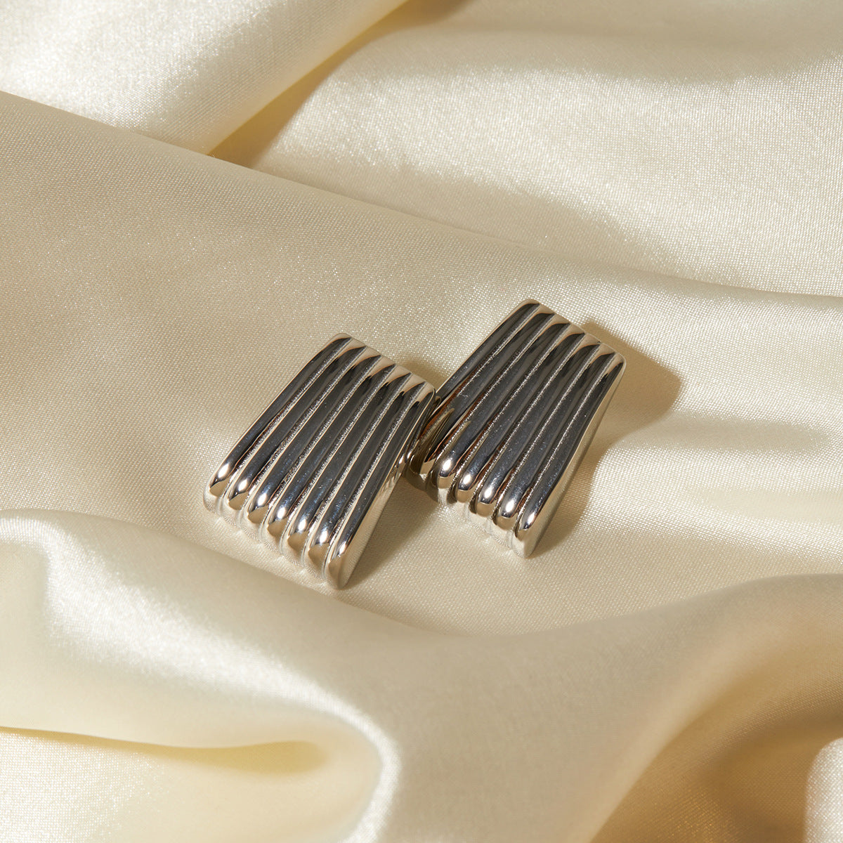 Aria Gold Bar Studs