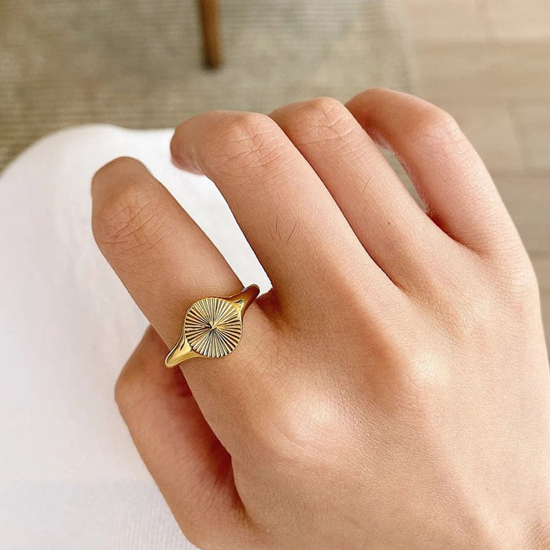 Cyna Radiant Gold Ring