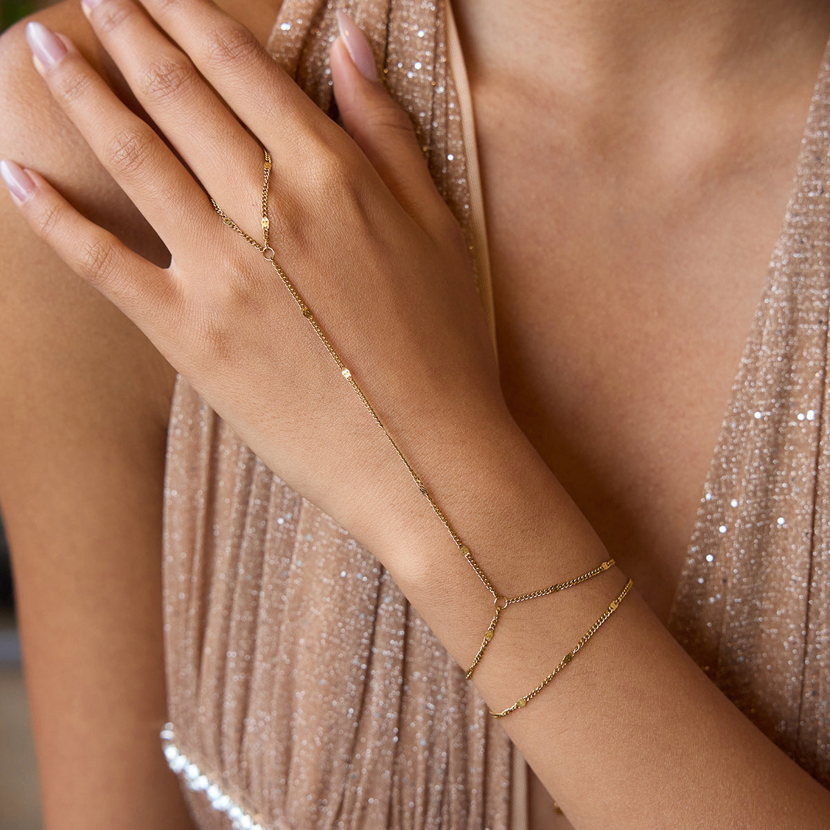 Mimi Shimmering Hand Chain