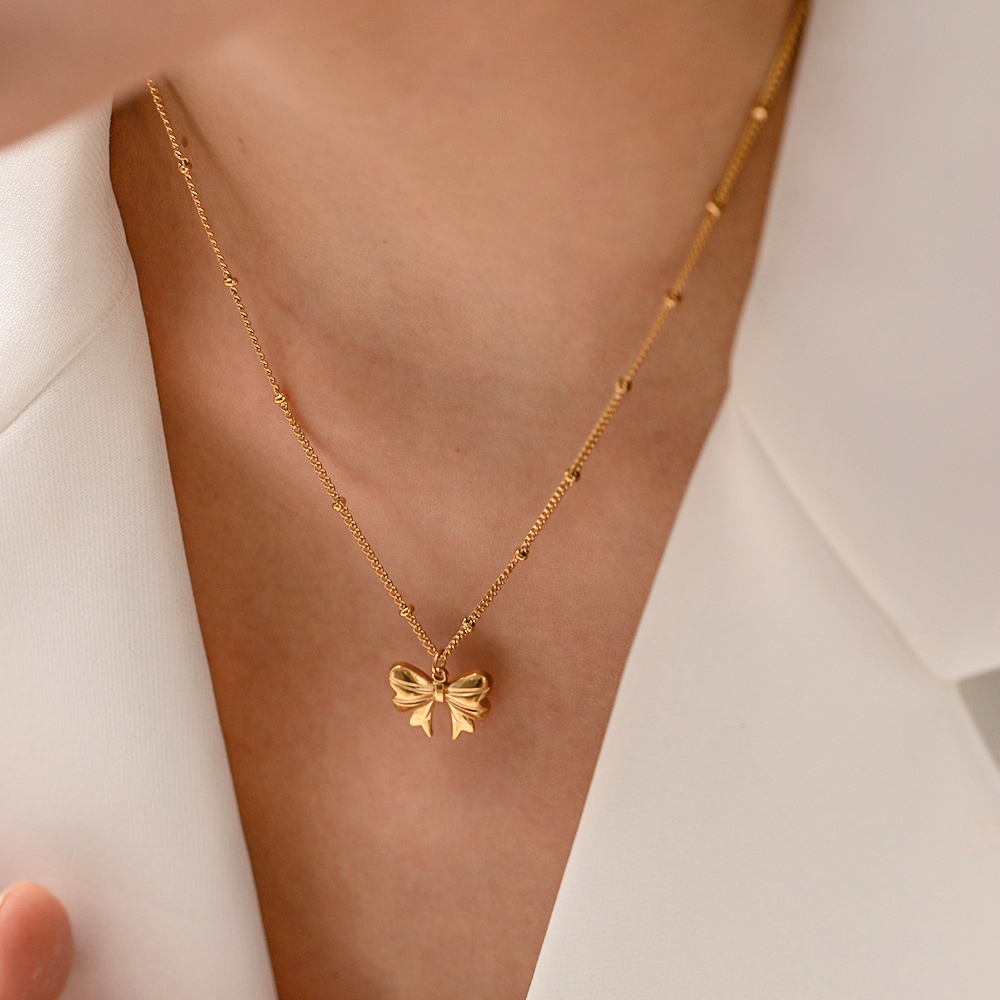 Elegant Ribbon Gold Necklace