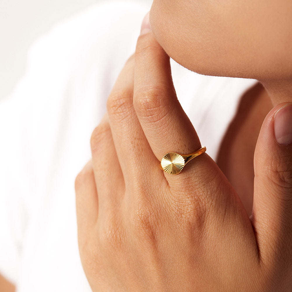 Cyna Radiant Gold Ring