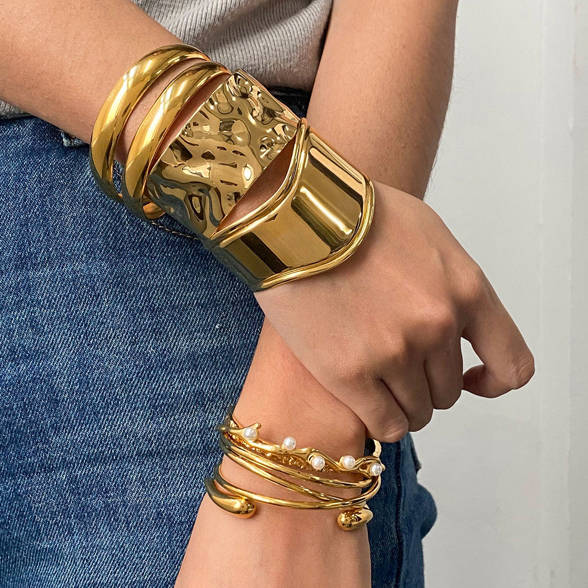 Luxe Flow Gold Bangle